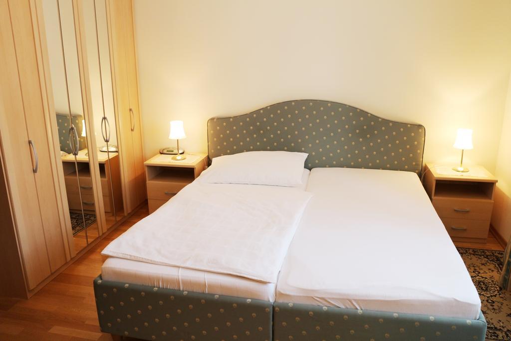 Apartamento Haus Zu Den Zwei Eichen Perchtoldsdorf Habitación foto